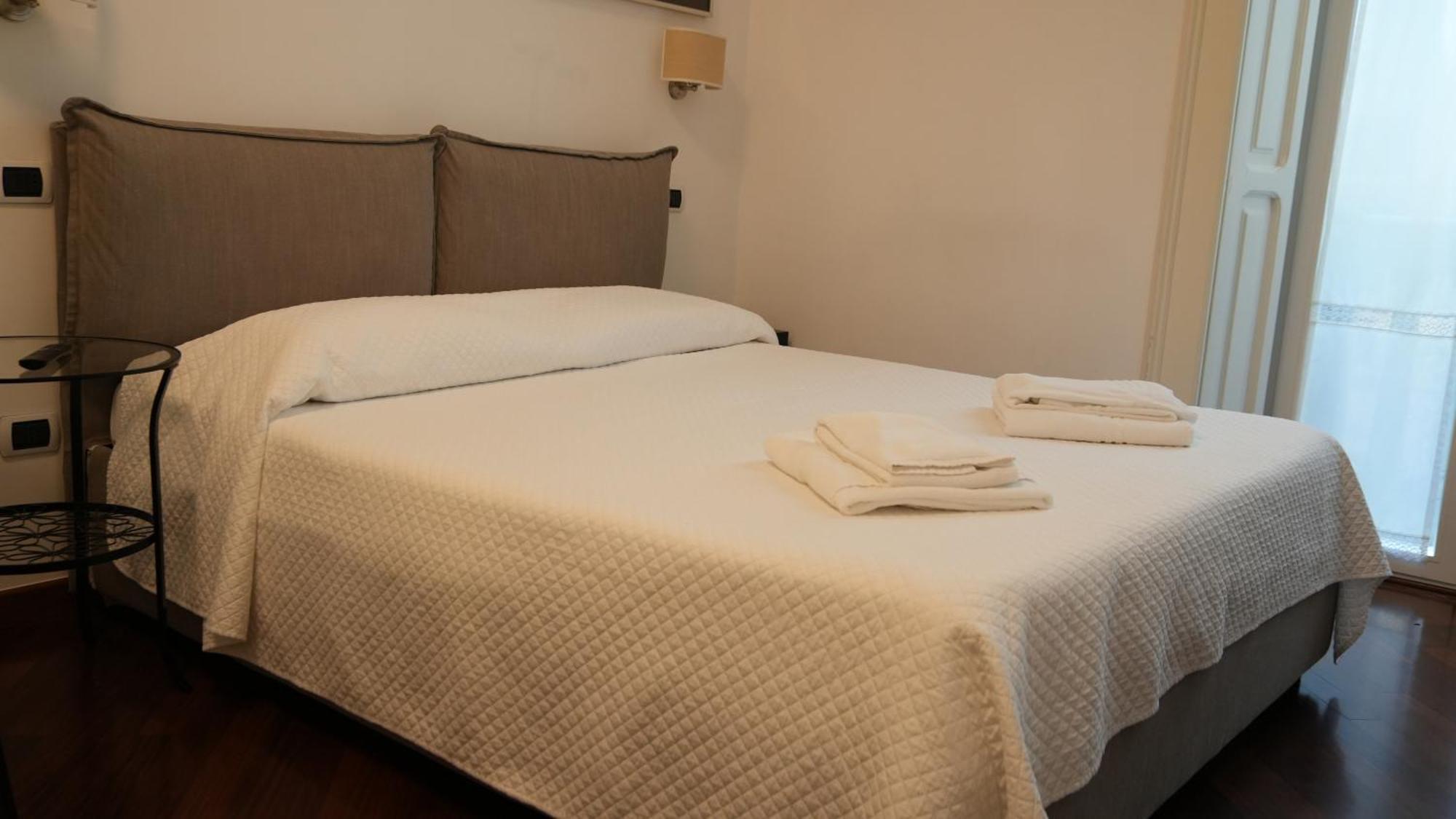 Luca Giordano 142 B&B Napoli Eksteriør billede